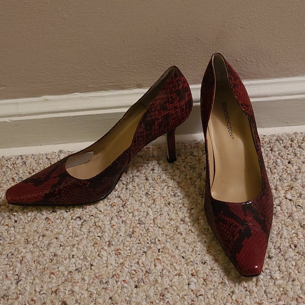 Red Snakeskin pump size 10